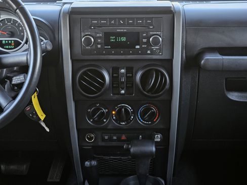 Used 2010 Jeep Wrangler Unlimited Rubicon w/ Trailer Tow Group image 25