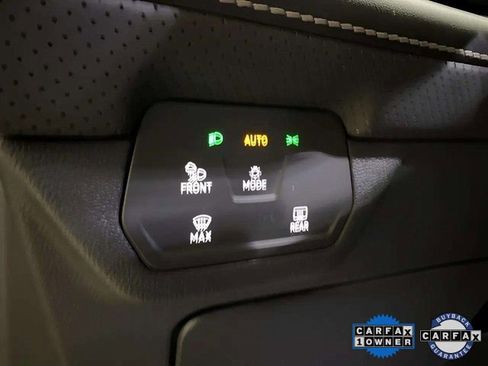 Used 2025 Volkswagen Atlas Cross Sport SE w/ Black Wheel Package image 31