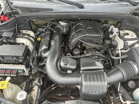 Used 2011 Jeep Grand Cherokee Laredo w/ Security & Convenience Group image 17