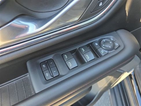 Used 2022 Chevrolet Suburban RST w/ Sport Performance Package image 19