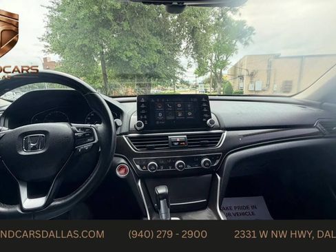 Used 2018 Honda Accord Touring image 12