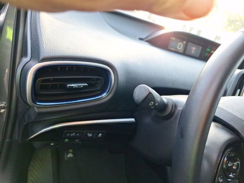 Used 2019 Toyota Prius Limited image 18