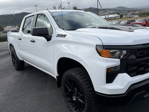 Used 2024 Chevrolet Silverado 1500 Custom Trail Boss w/ Dark Appearance Package image 5