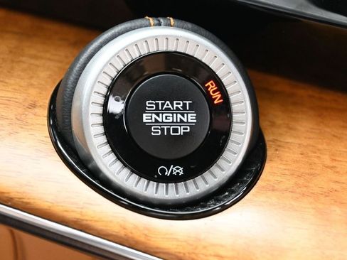 Used 2022 Jeep Grand Wagoneer Series III w/ Rear Seat Video Group 1 image 39