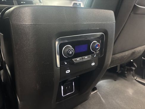 Used 2023 Chevrolet Suburban Premier AWD/4WD image 31