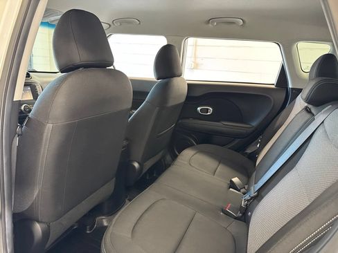 Used 2018 Kia Soul + FWD image 40