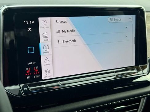 Used 2024 Volkswagen Atlas SE image 42