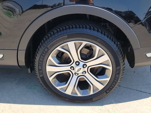 Used 2018 Ford Explorer Platinum AWD/4WD image 17