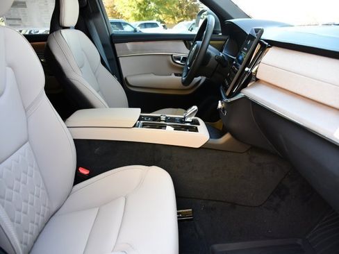 New 2026 Volvo XC90 B6 Plus w/ Protection Package Premier image 31