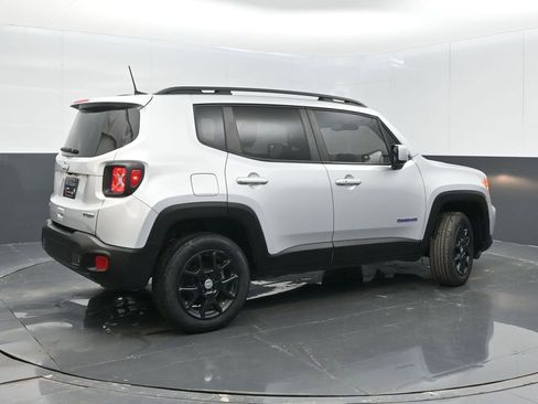 Used 2020 Jeep Renegade Latitude w/ Cold Weather Group image 7