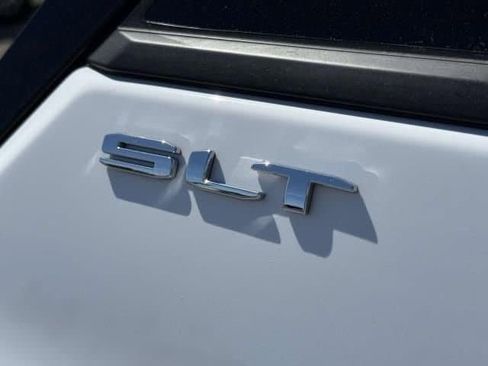 Used 2024 GMC Terrain SLT AWD/4WD image 7