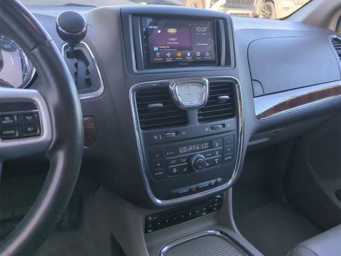 Used 2011 Chrysler Town & Country Limited image 26