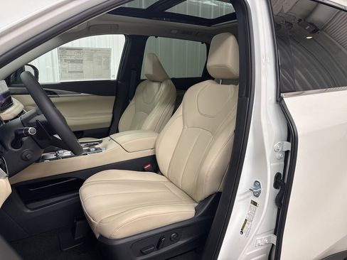 Certified 2025 INFINITI QX60 Luxe w/ Vision Package image 10