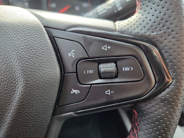 Used 2024 Chevrolet Trax RS w/ Sunroof Package FWD image 22