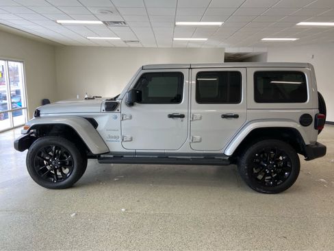 Used 2024 Jeep Wrangler Sahara w/ Technology Group image 11