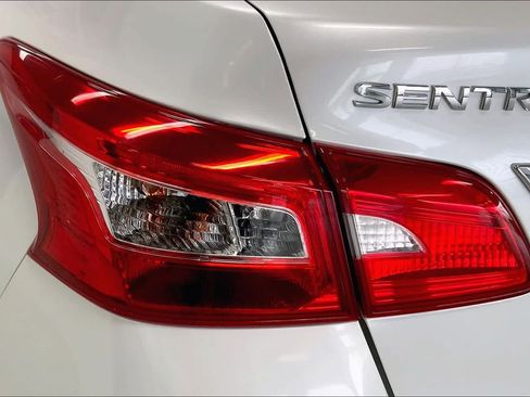 Used 2018 Nissan Sentra SL image 30