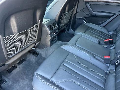 Used 2023 Audi Q5 e Premium w/ Convenience Package AWD/4WD image 4