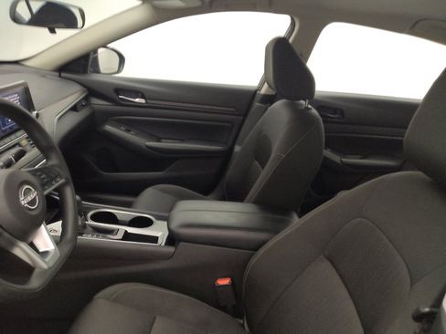 Used 2024 Nissan Altima 2.5 SV image 17