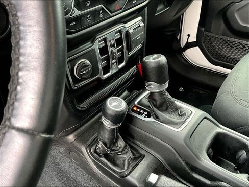 Used 2022 Jeep Wrangler Unlimited Sport AWD/4WD image 18