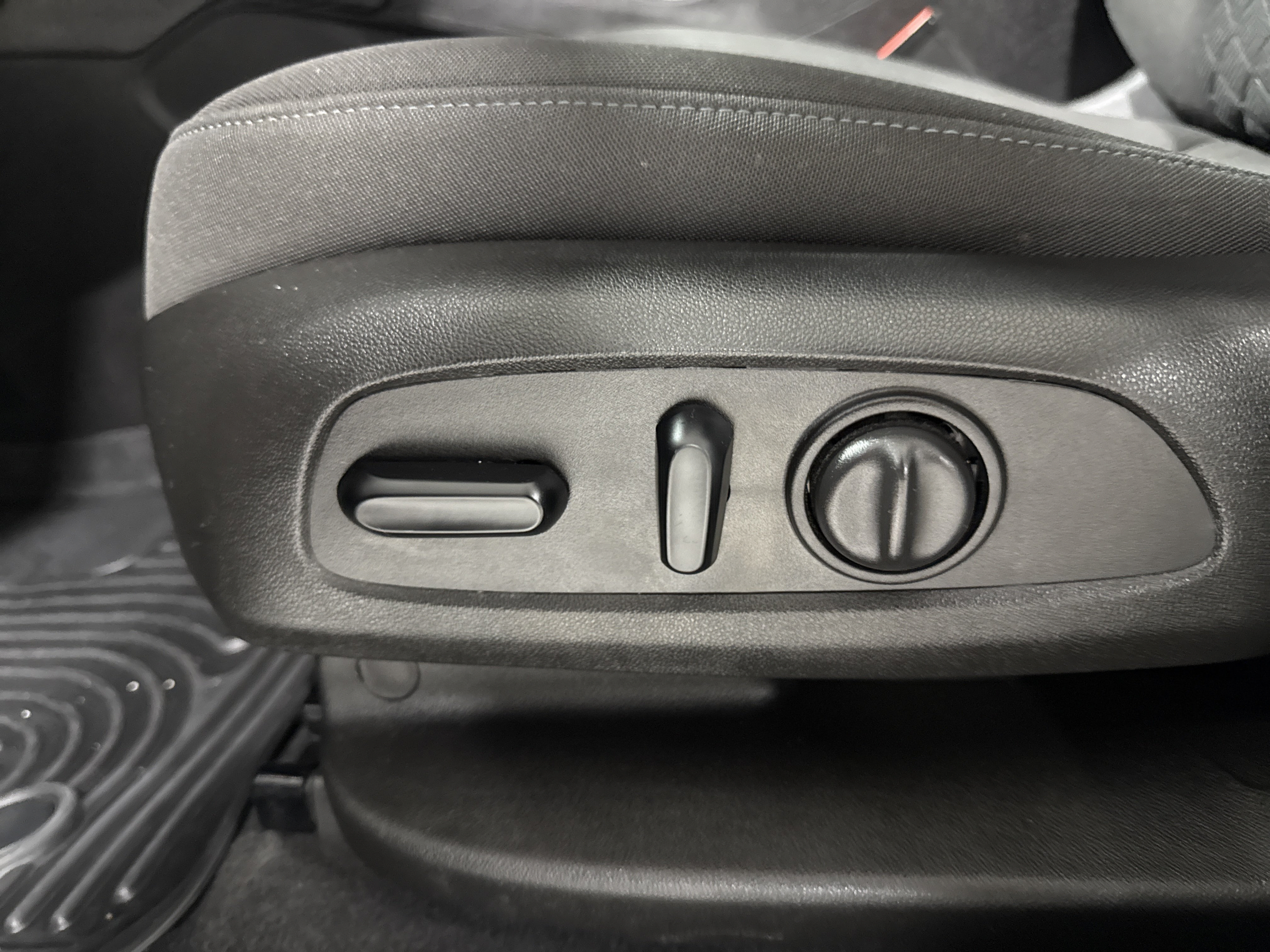 Used 2021 Chevrolet Blazer LT FWD image 19