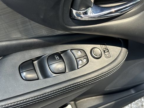 Used 2018 Nissan Murano S FWD image 32