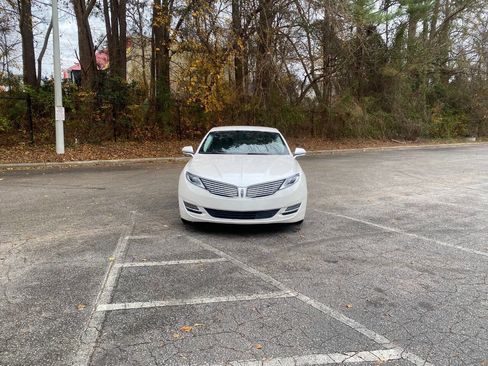 Used 2016 Lincoln MKZ Base 4dr Sedan w/ Equipment Group 200A Select image 3