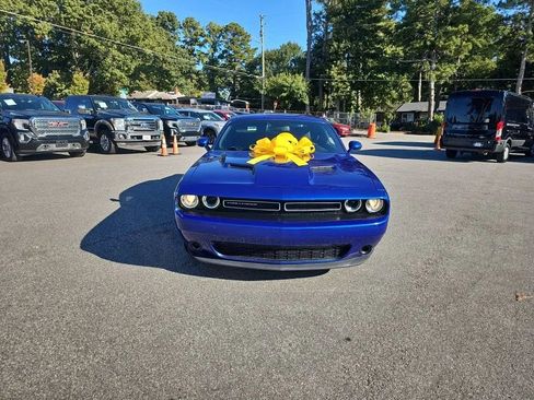 Used 2019 Dodge Challenger SXT RWD image 8