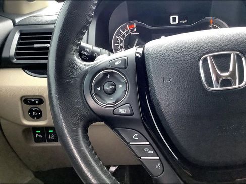 Used 2017 Honda Pilot Touring image 21