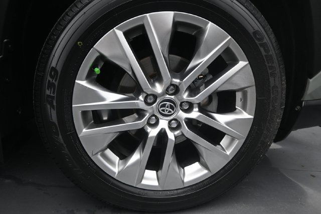 Used 2022 Toyota RAV4 XLE Premium FWD image 19