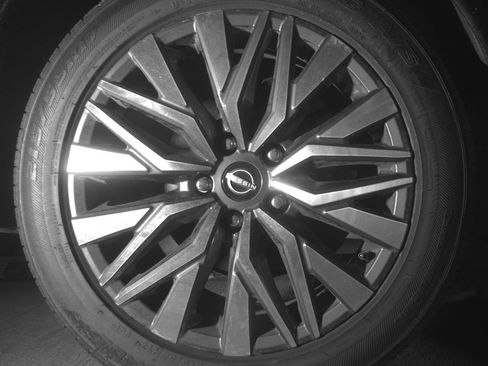Used 2025 Nissan Altima 2.5 SV FWD image 14