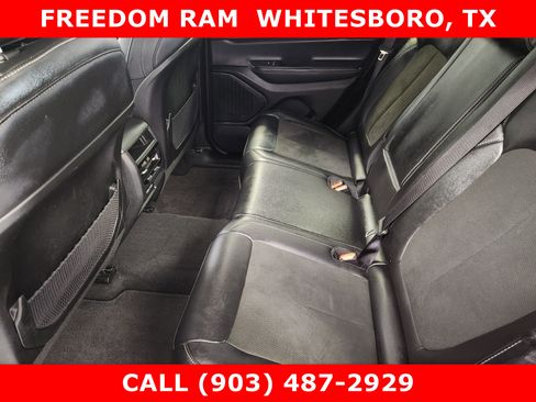 Used 2025 Jeep Grand Cherokee Altitude AWD/4WD image 21