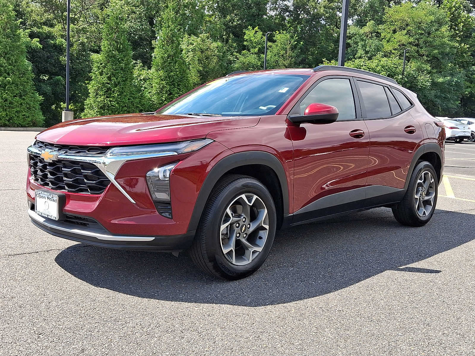 Used 2025 Chevrolet Trax LT FWD image 3