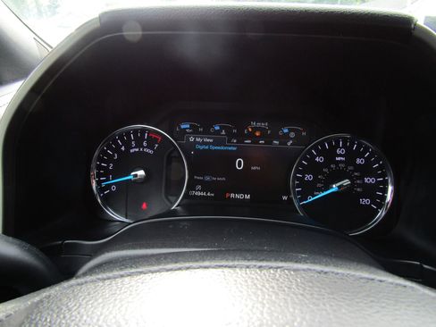 Used 2018 Ford Expedition XLT w/ Equipment Group 202A AWD/4WD image 31