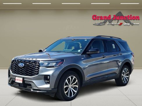 Used 2025 Ford Explorer ST-Line AWD/4WD image 3