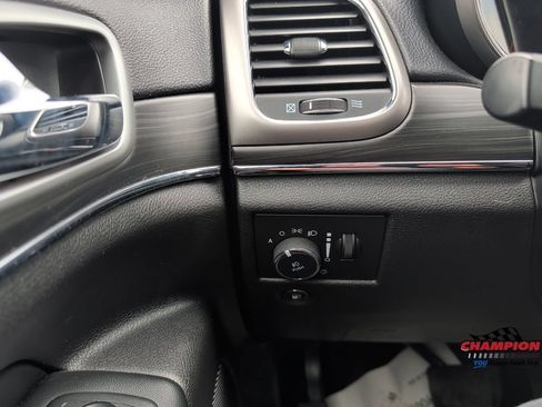 Used 2019 Jeep Grand Cherokee Limited AWD/4WD image 22
