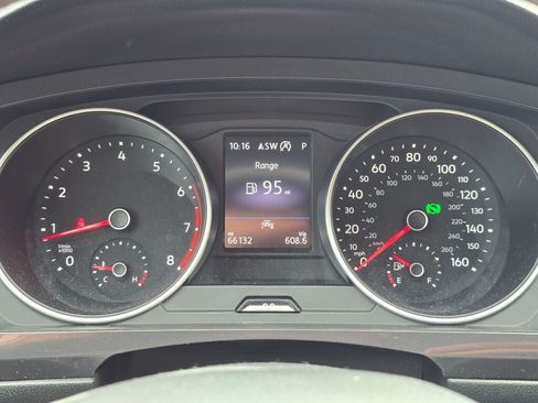 Used 2021 Volkswagen Tiguan SE FWD image 12