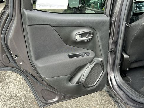 Certified 2021 Jeep Renegade Latitude image 21