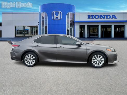 Used 2019 Toyota Camry LE w/ Carpet Mat Package image 9