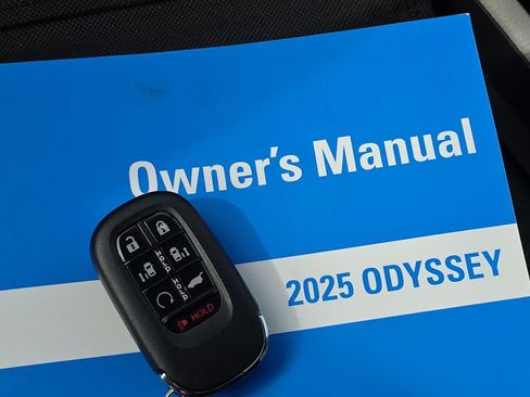 Used 2025 Honda Odyssey Elite image 31