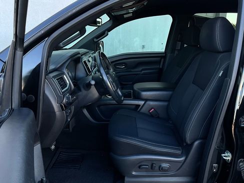Used 2019 Nissan Titan SV w/ SV Convenience Package image 10