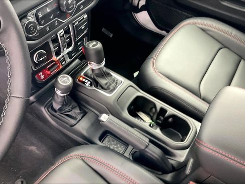 New 2026 Jeep Wrangler Unlimited Rubicon w/ Technology Group AWD/4WD image 8