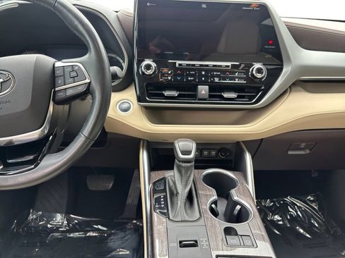 Used 2021 Toyota Highlander Platinum FWD image 11