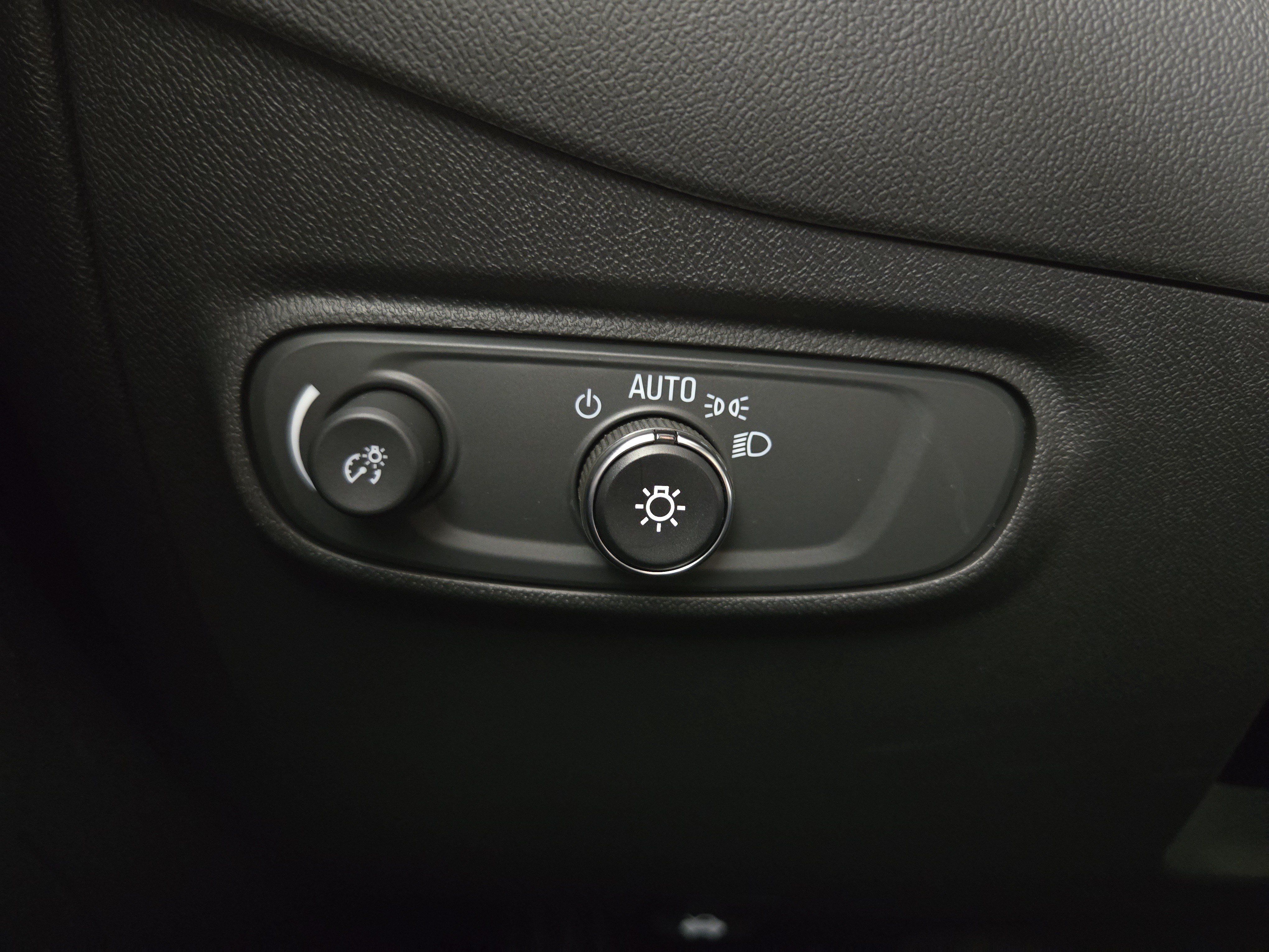 Certified 2024 Chevrolet Equinox LS w/ LS Convenience Package FWD image 24