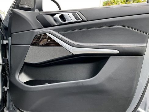 Used 2025 BMW X5 xDrive50e image 28