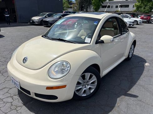 Used 2009 Volkswagen Beetle S image 9