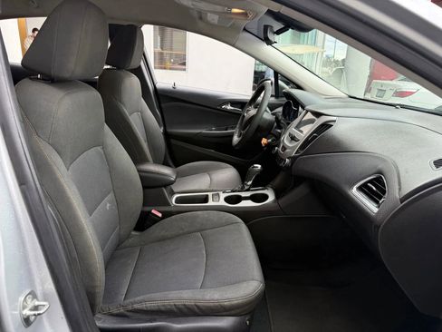 Used 2018 Chevrolet Cruze LS image 18