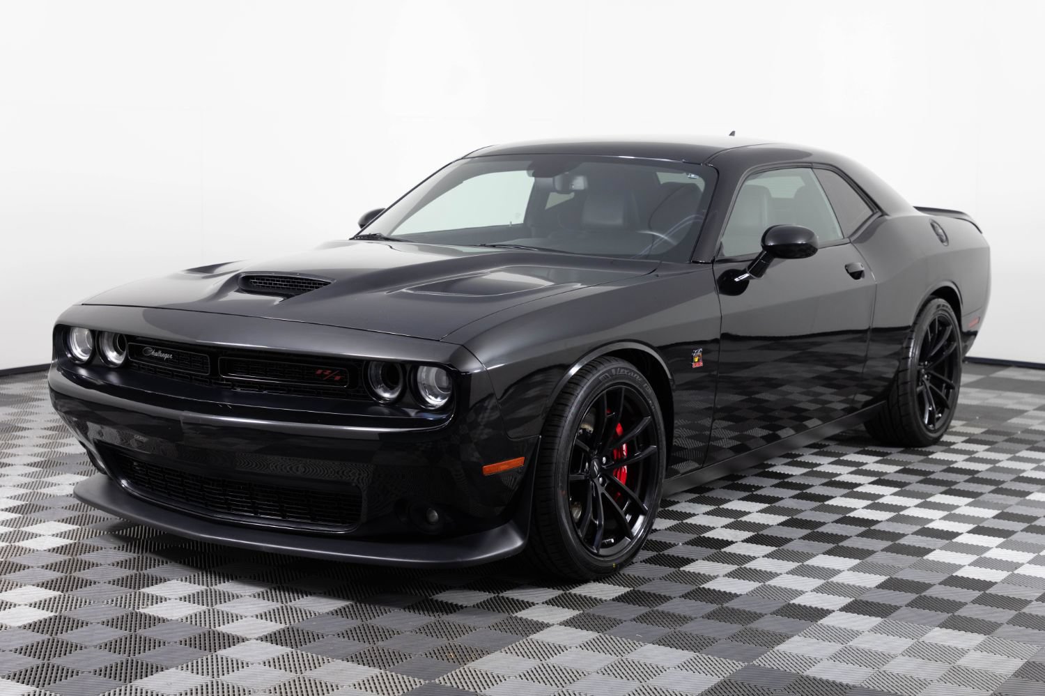 Used 2021 Dodge Challenger R/T Scat Pack w/ Dynamics Package RWD image 2