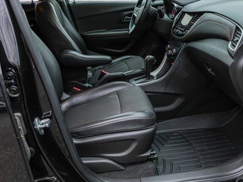 Used 2019 Chevrolet Trax LT w/ LT Convenience Package image 28