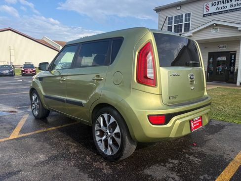 Used 2013 Kia Soul ! w/ Premium Pkg FWD image 8