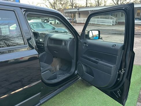 Used 2016 Jeep Patriot Latitude image 24